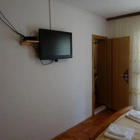 Ivanka アパート フヴァル